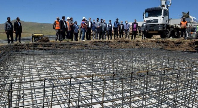 575 deprem konutunun temeli atıldı