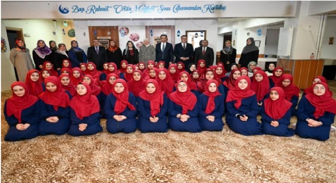 Kur an kursu öğrencileriyle iftar yemeği