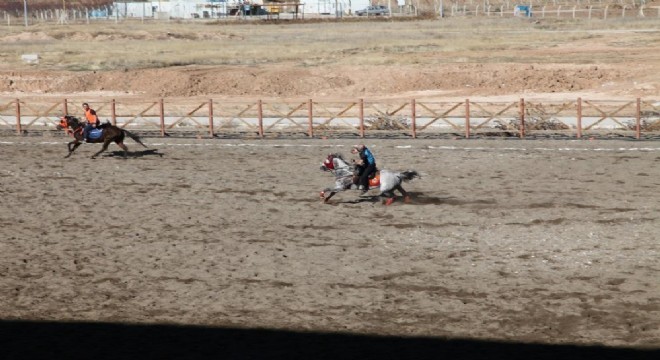 Yazıhan da ata sporu atlı cirit yaşatılıyor