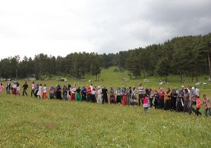 500 kişi halay çekti