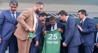 Bakan Tekin'e Tortumspor forması hediye edildi